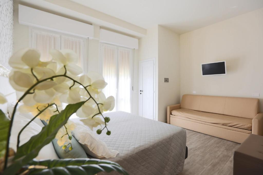 TV a/nebo společenská místnost v ubytování ELISABETTA hotel