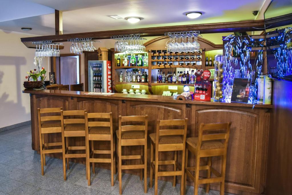 Lounge alebo bar v ubytovaní Pensjonat Leśniczówka