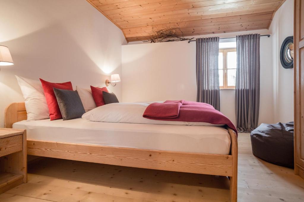 Łóżko lub łóżka w pokoju w obiekcie Chalet Hafling Leckplått
