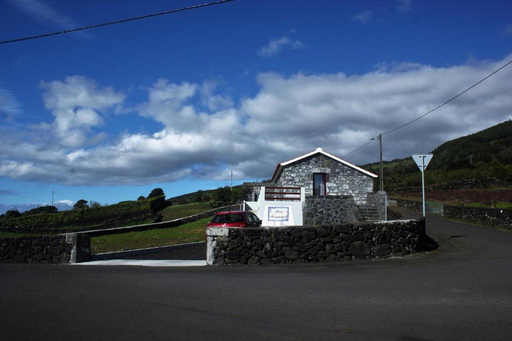 a small house with a car parked in front of it at Melo's Place in Madalena