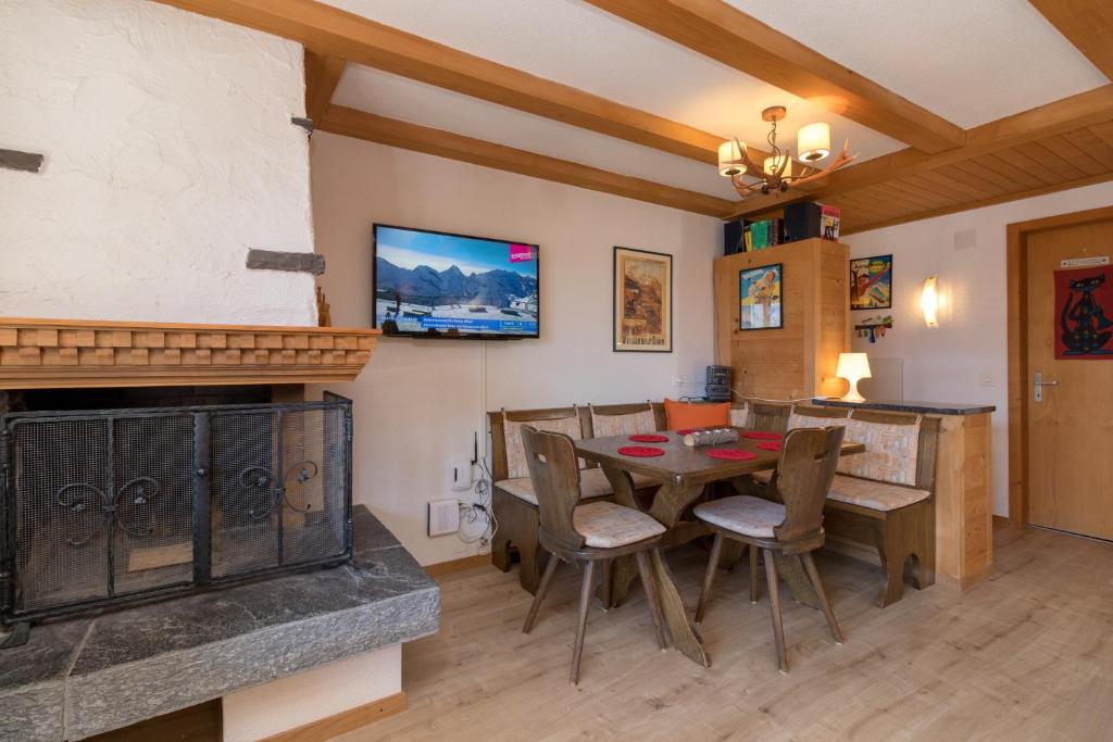 TV a/nebo společenská místnost v ubytování Chalet Bergkristall