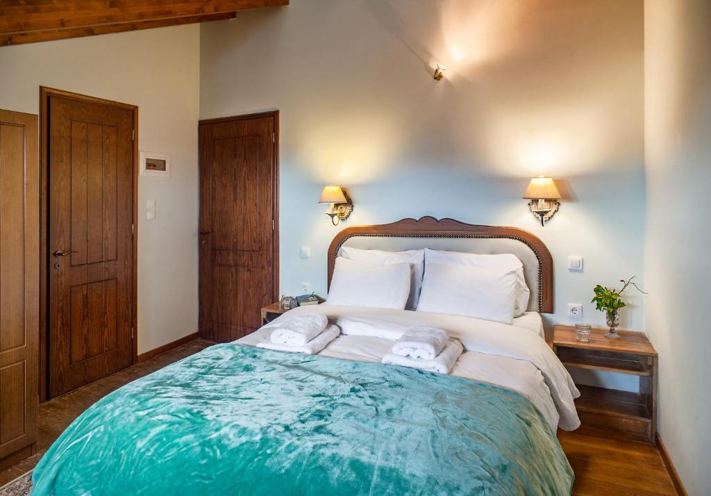 A bed or beds in a room at En Chora Vezitsa