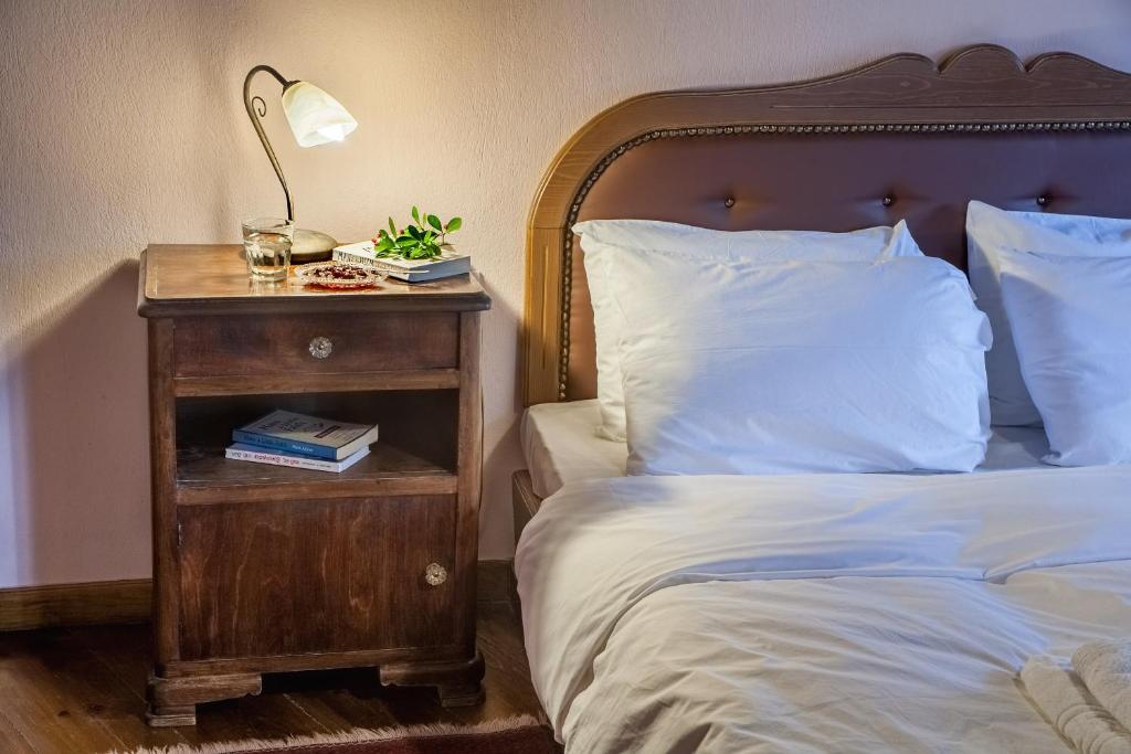 A bed or beds in a room at En Chora Vezitsa