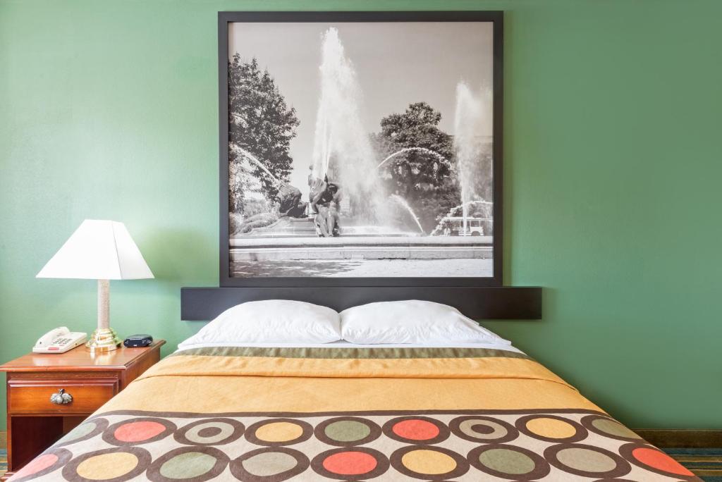 Super 8 by Wyndham Greencastle - Queen Room - Non-Smoking