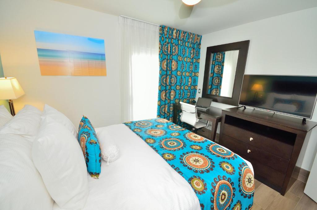 Postel nebo postele na pokoji v ubytování Royal St. Kitts Hotel