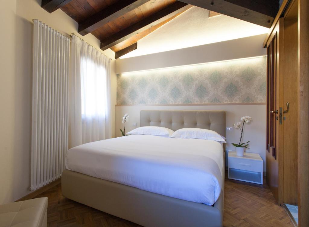 A bed or beds in a room at Residence "Le Casette"