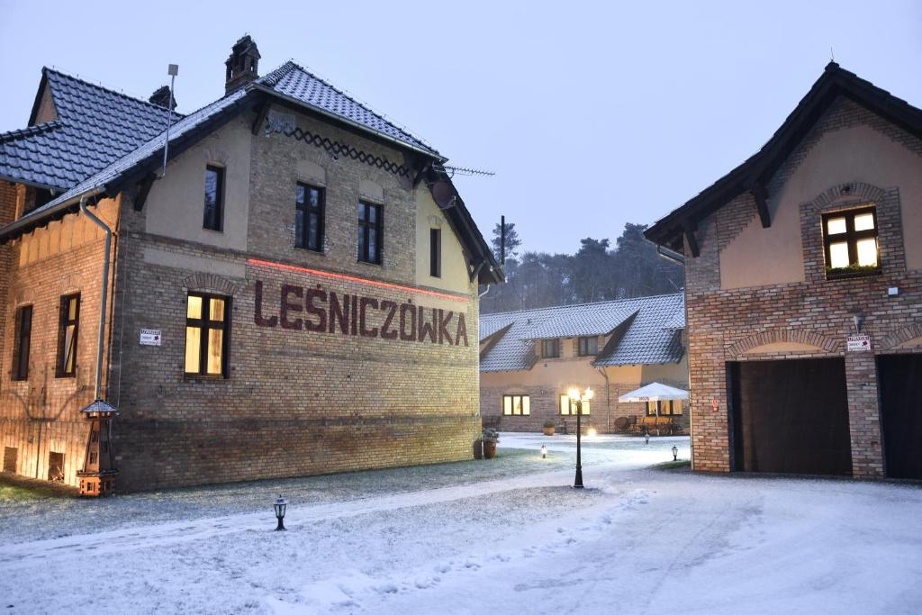 Pensjonat Leśniczówka trong mùa đông