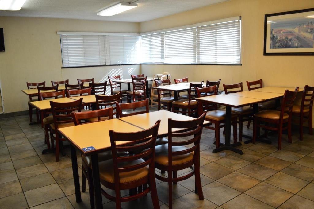 Baymont by Wyndham San Diego Downtown photo