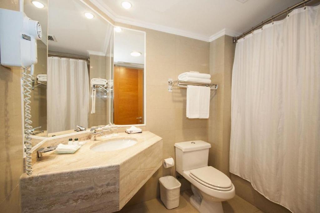 Koupelna v ubytování Hotel Diego de Almagro Valparaíso
