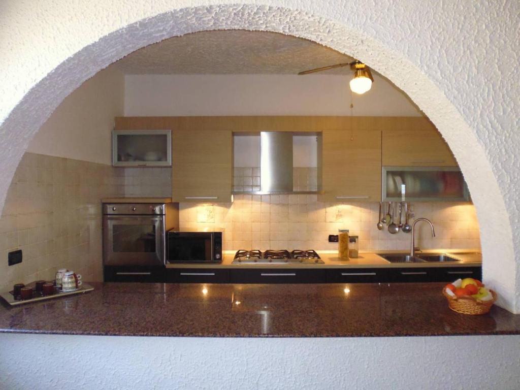 Casa Cala Cretaにあるキッチンまたは簡易キッチン