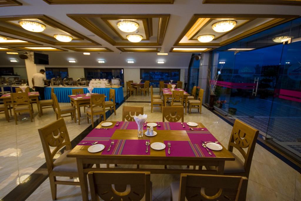 Restaurace v ubytování Mountain Star Hotel