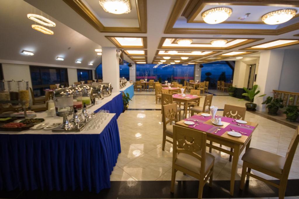 Restaurace v ubytování Mountain Star Hotel