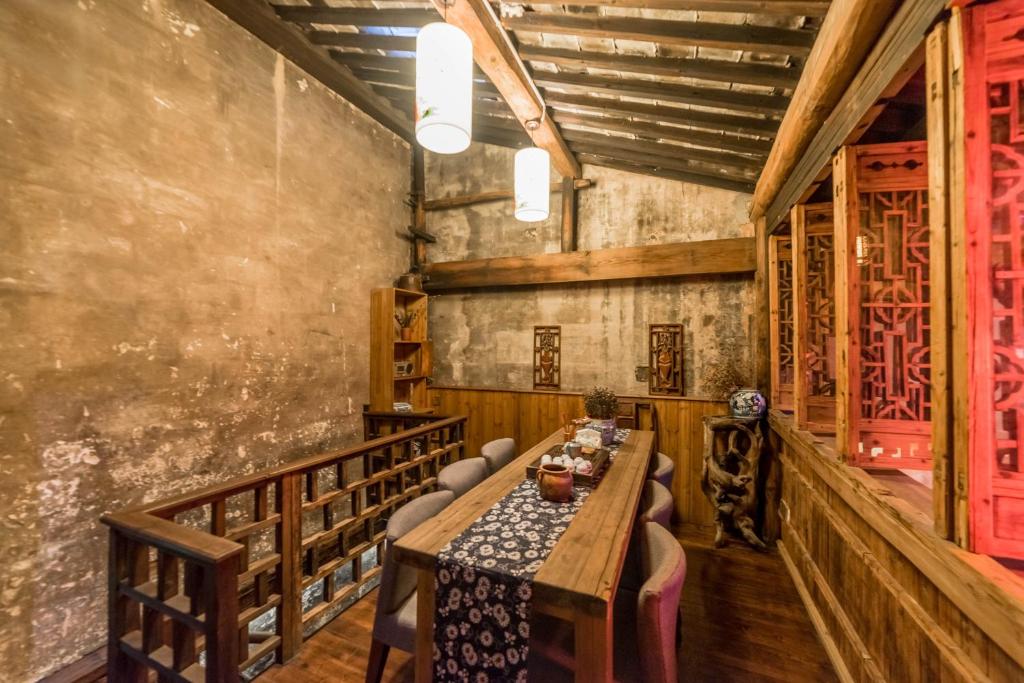Restaurace v ubytování Huangshan Xidi Shang De Tang