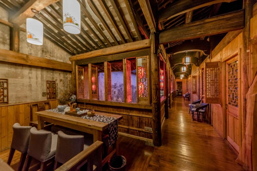 Restaurace v ubytování Huangshan Xidi Shang De Tang