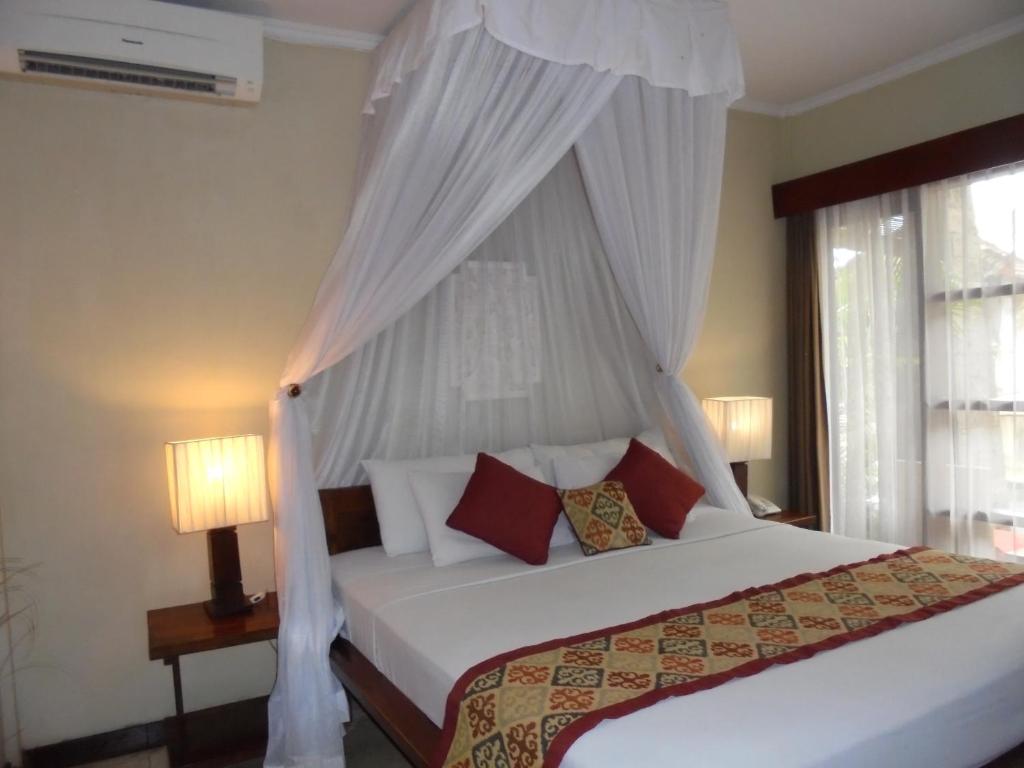 Villa Puri Ayu - Double Double Double Room