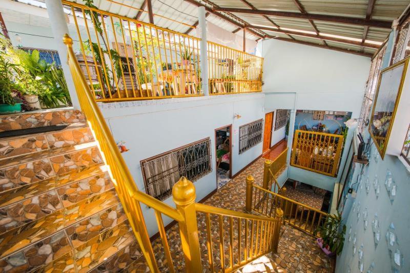 Posezení v ubytování Sabaydee House at Pai