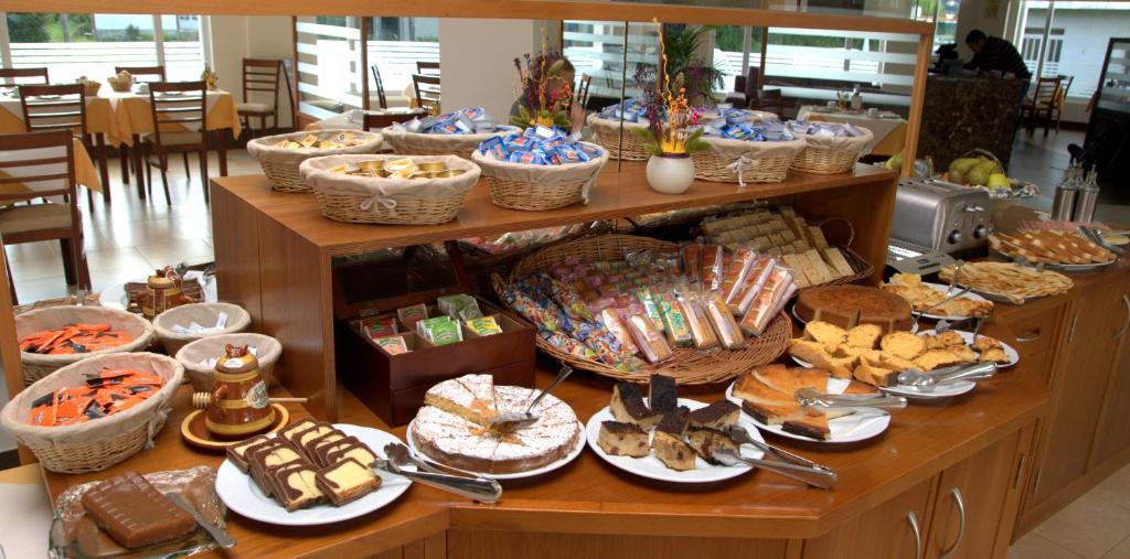 Comida en o cerca de este hotel