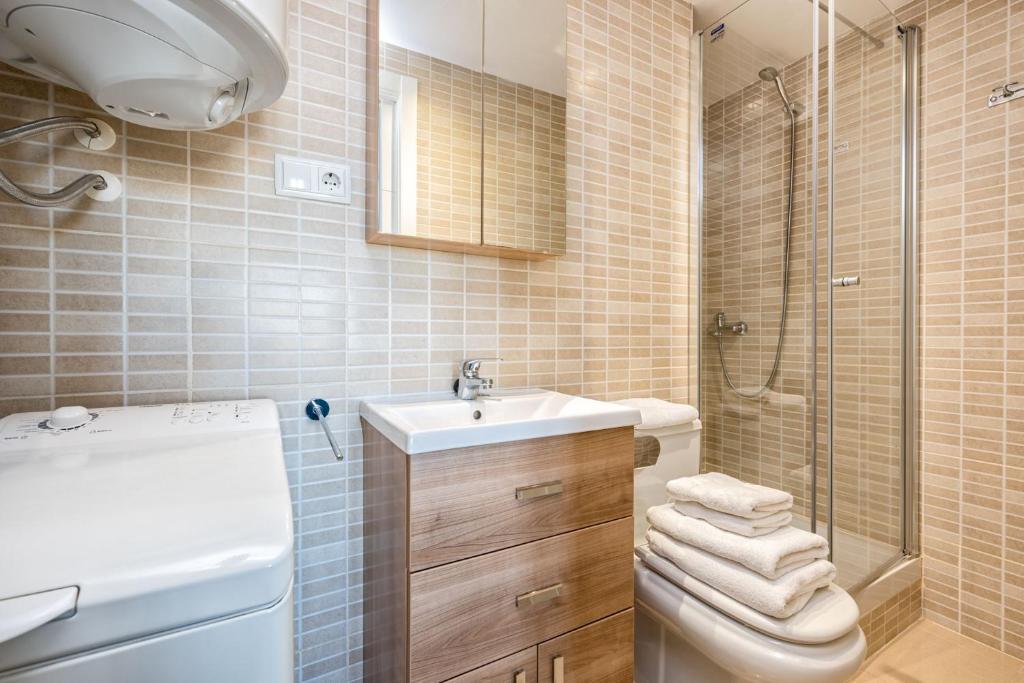 Kúpeľňa v ubytovaní Susana Beach Apartment in Malaga by Solaga Holiday Homes
