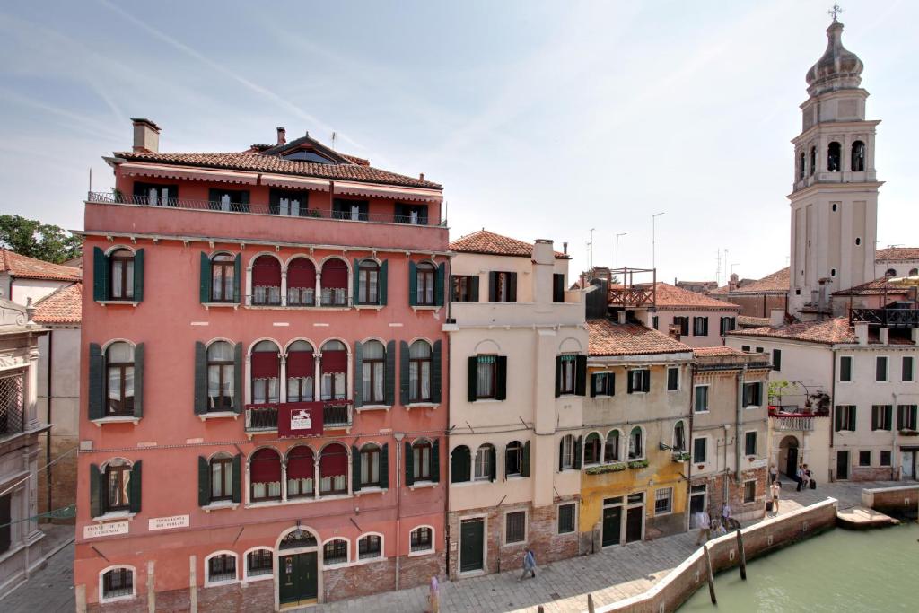 威尼斯的住宿－Palazzo Schiavoni Residenza d'epoca & Suite-Apartments，相簿中的一張相片