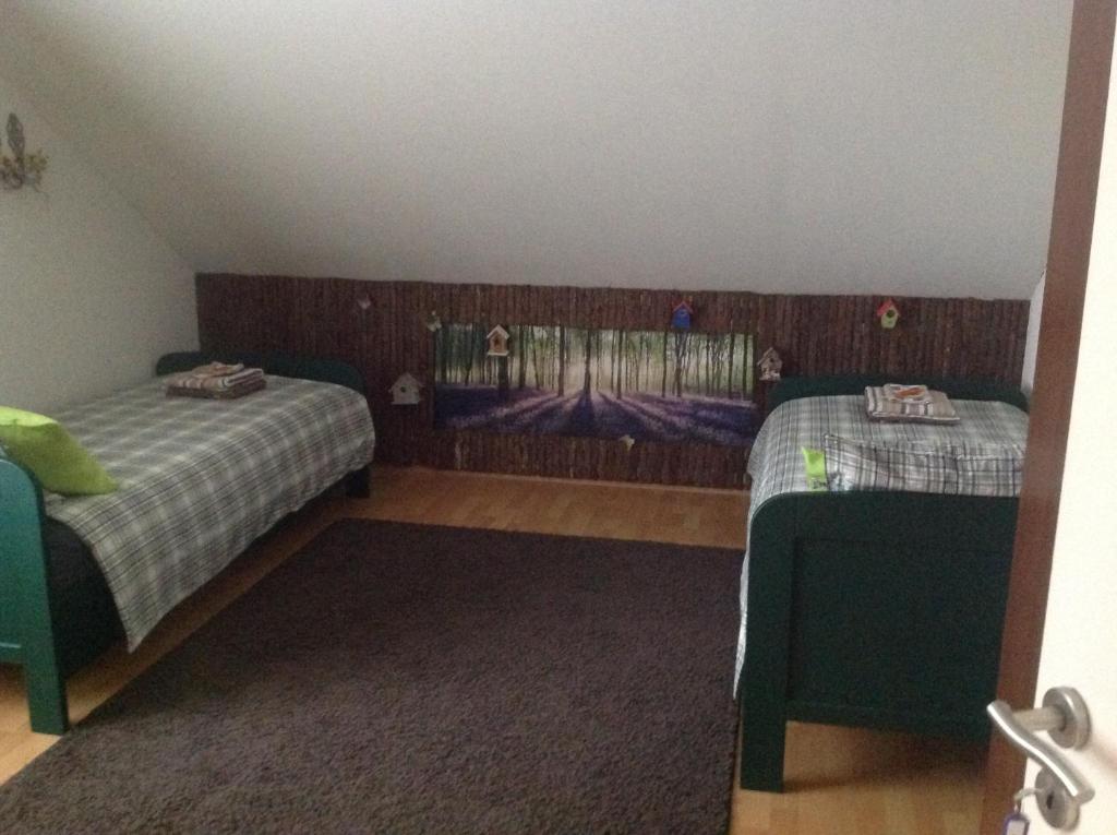 Tempat tidur dalam kamar di Haus Drossel