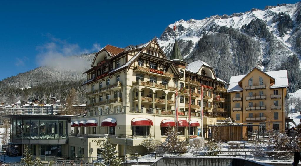 Nespecifikovaný výhled na hory nebo výhled na hory při pohledu z hotelu