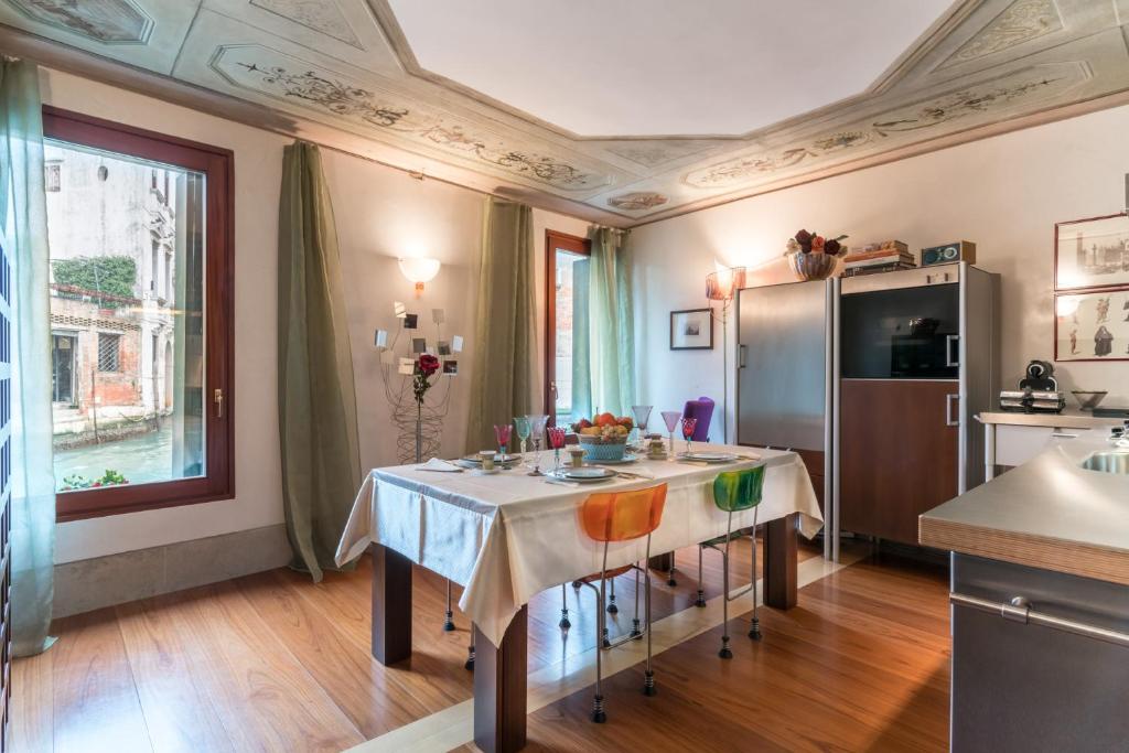 رزرو هتل، Casa Flavia ai Morosini - آپارتمان لوکس با نمای کانال | 09197245267