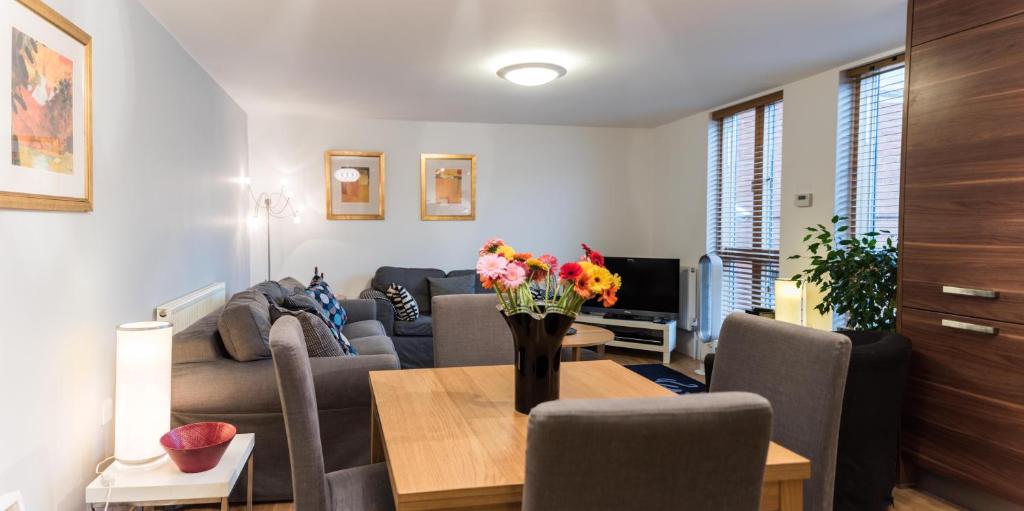 Lets Holiday In London Greenwich - Two-Bedroom Apartment