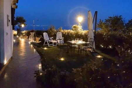 A garden outside Il Giardino di Rosa