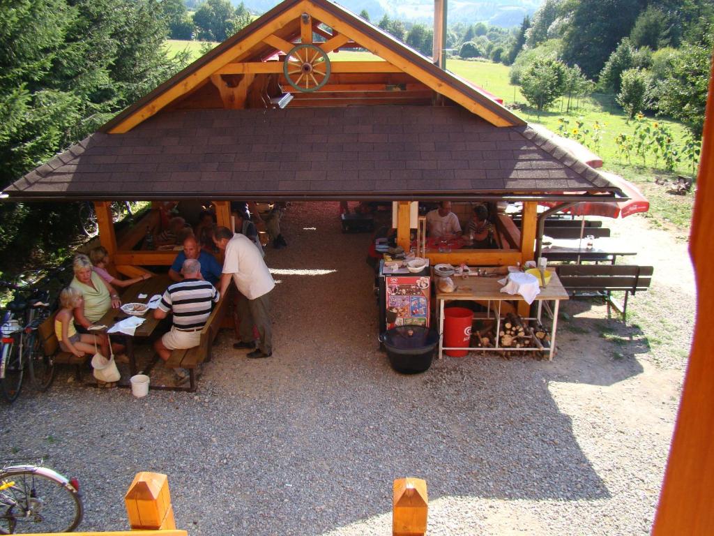 Restaurace v ubytování Rekreačná chata pod Jedľovinou, Varín