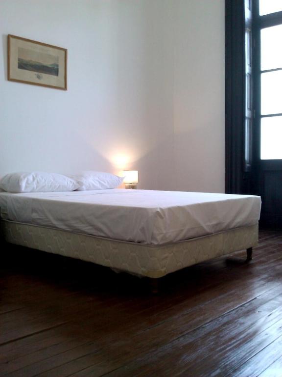 Montevideo Chic Hostel - Standard Single Room With Shared Bathroom