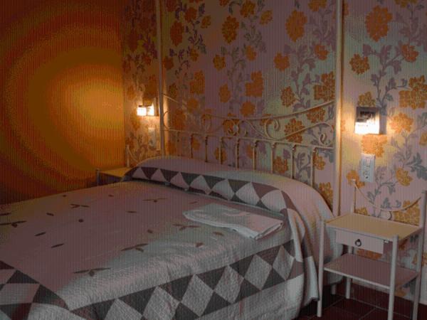 Postel nebo postele na pokoji v ubytování Hostal La Fuente