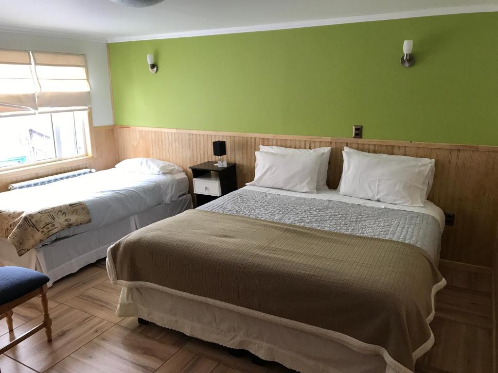 Postel nebo postele na pokoji v ubytování Hostal Andes Patagonicos
