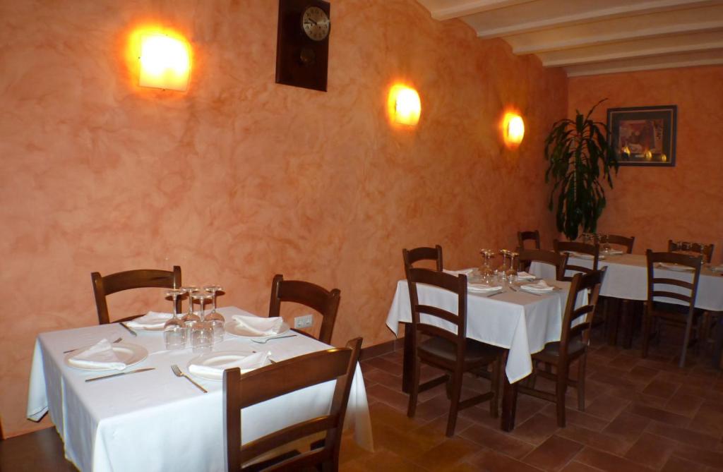 Restaurace v ubytování Hostal La Fuente