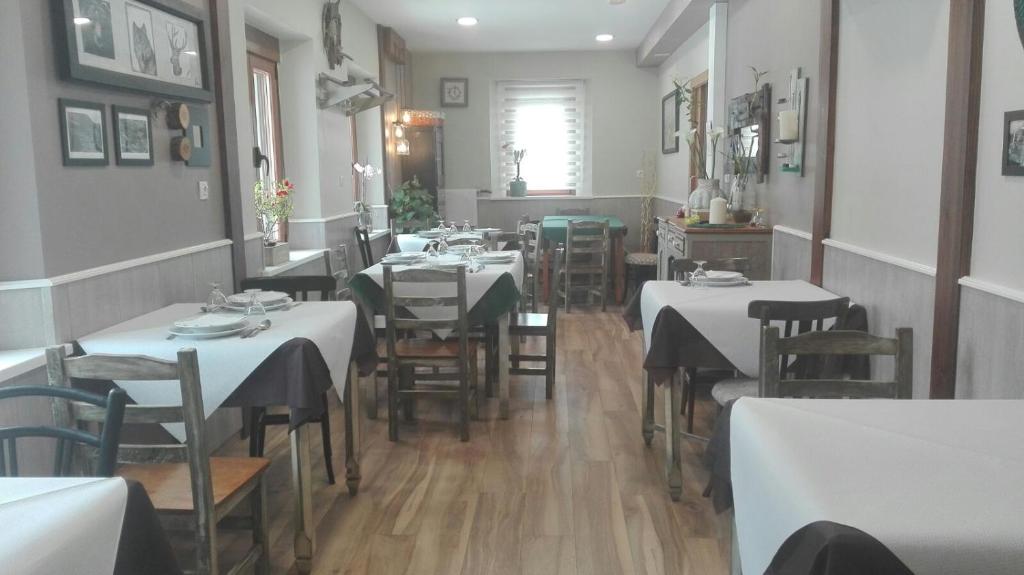 Restoran või mõni muu söögikoht majutusasutuses Casa Crescente