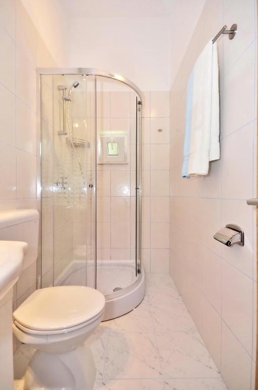 Koupelna v ubytování Apartments Perla