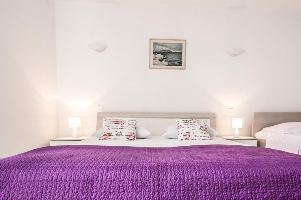 Postel nebo postele na pokoji v ubytování Apartments Perla