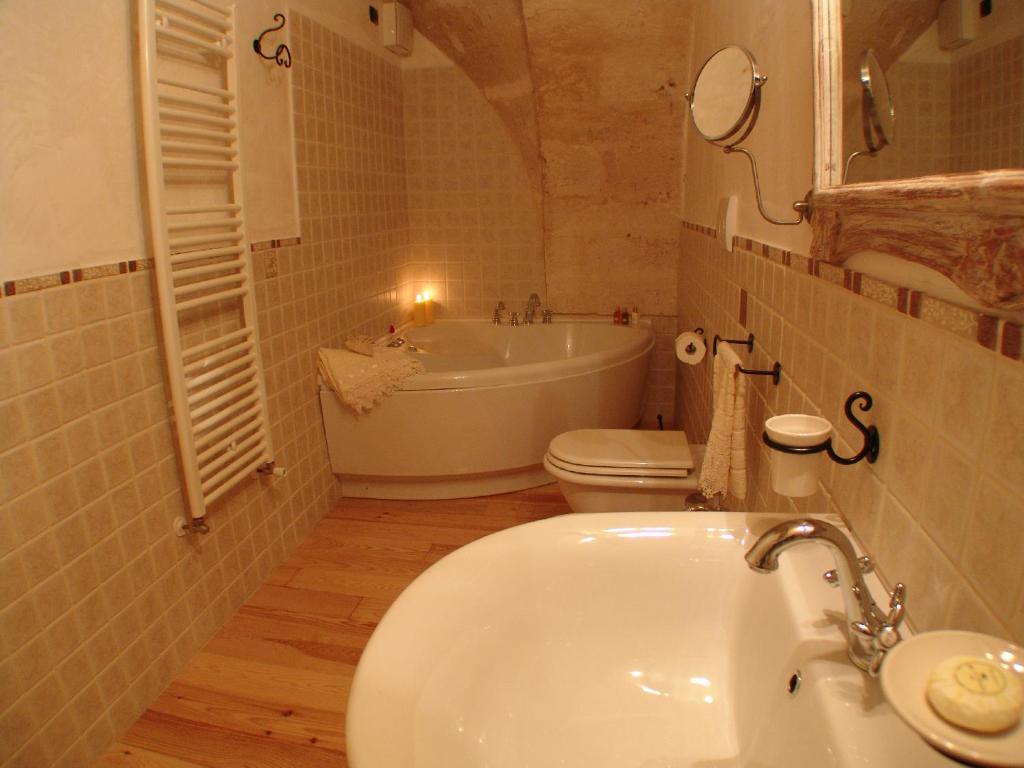 Koupelna v ubytování Hotel Masseria Fortificata Donnaloia