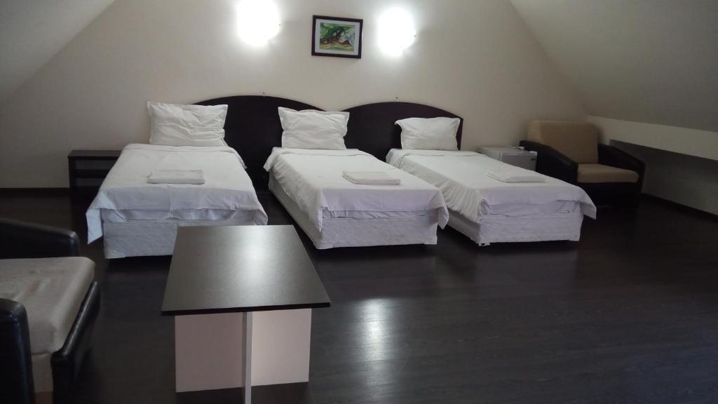 Postel nebo postele na pokoji v ubytování Hotel Enchevi