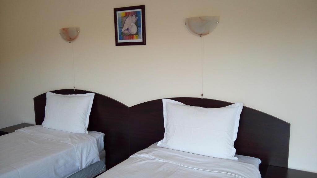 Postel nebo postele na pokoji v ubytování Hotel Enchevi