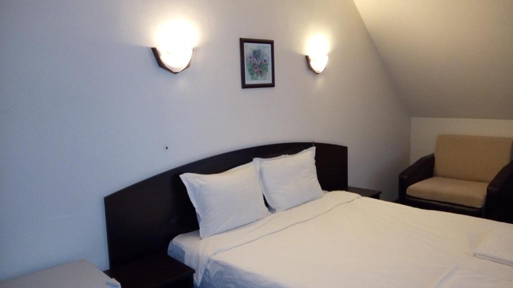 Postel nebo postele na pokoji v ubytování Hotel Enchevi