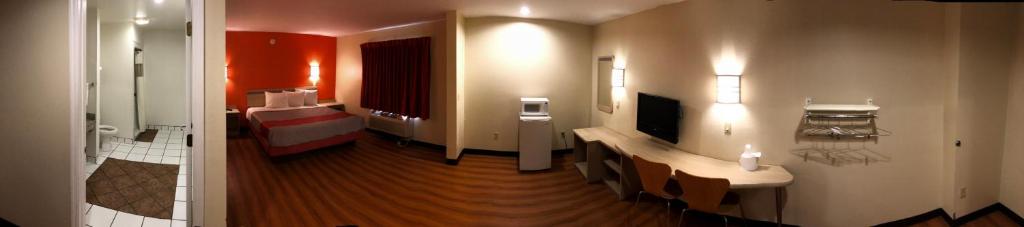 Postel nebo postele na pokoji v ubytování Motel 6-Urbana, IL