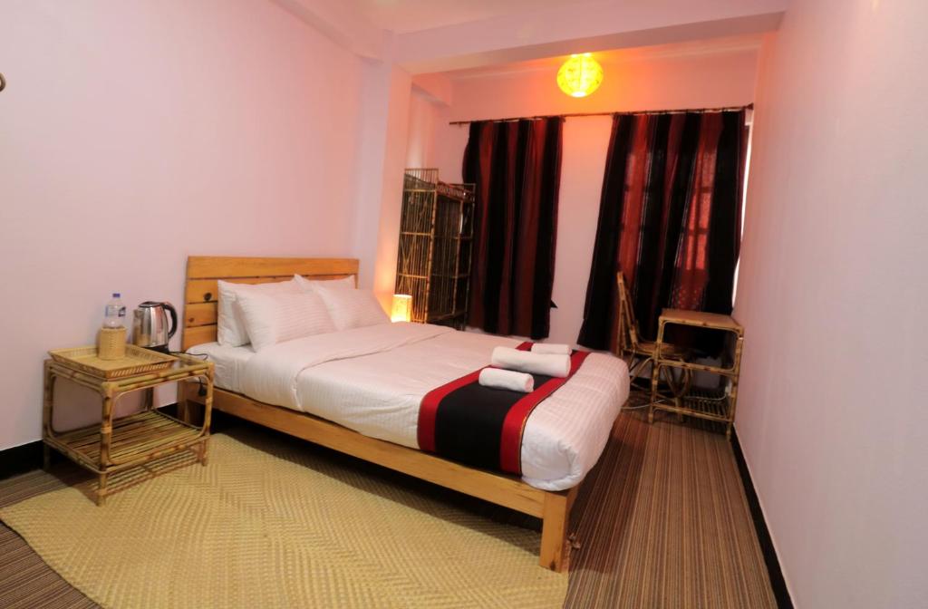 Postel nebo postele na pokoji v ubytování Easy Homes - Ashok Stupa