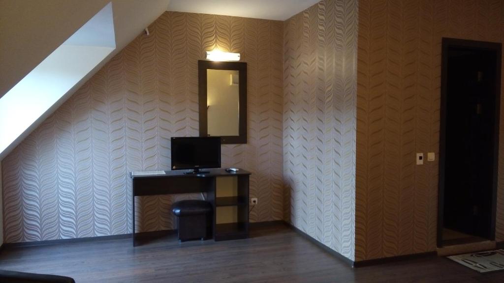 TV a/nebo společenská místnost v ubytování Hotel Enchevi