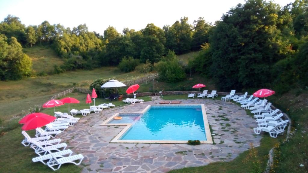 Bazén v ubytování Hotel Enchevi nebo v jeho okolí