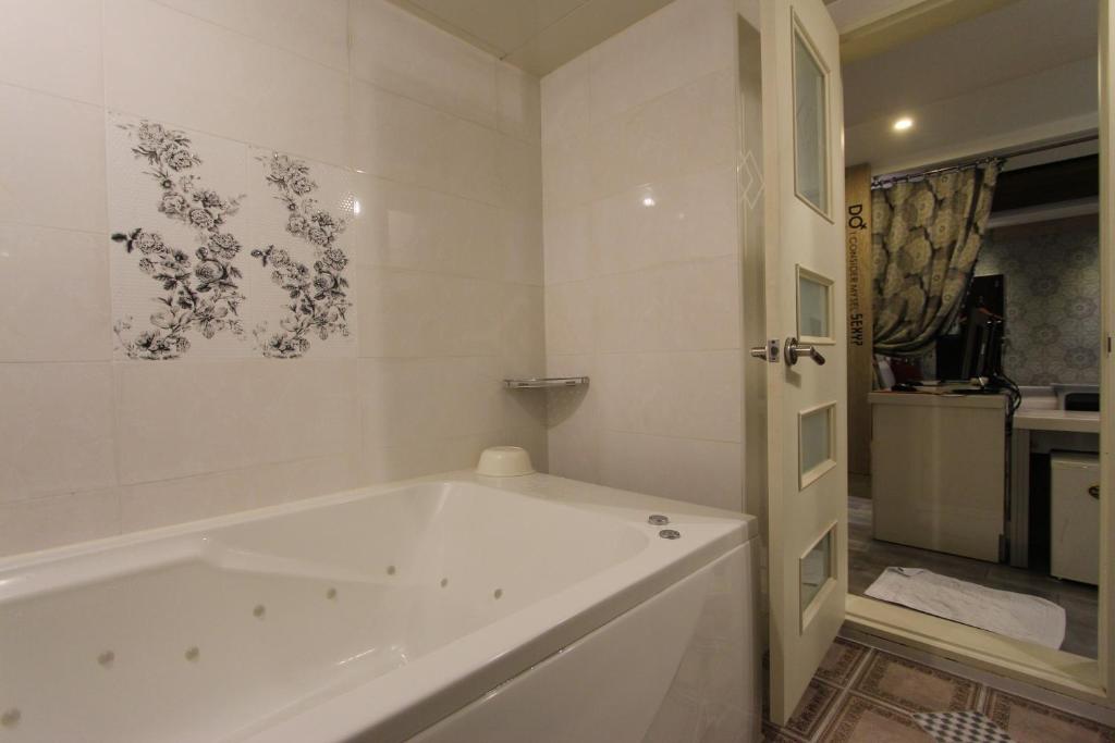 Koupelna v ubytování Hera Hotel