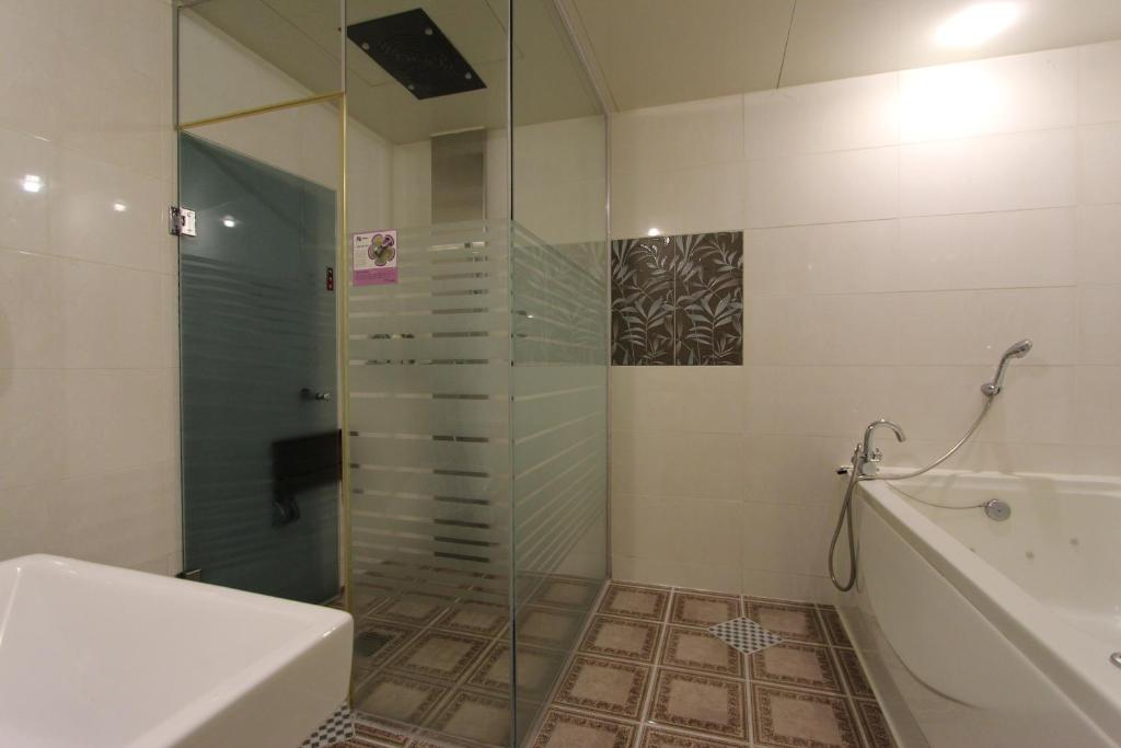 Koupelna v ubytování Hera Hotel