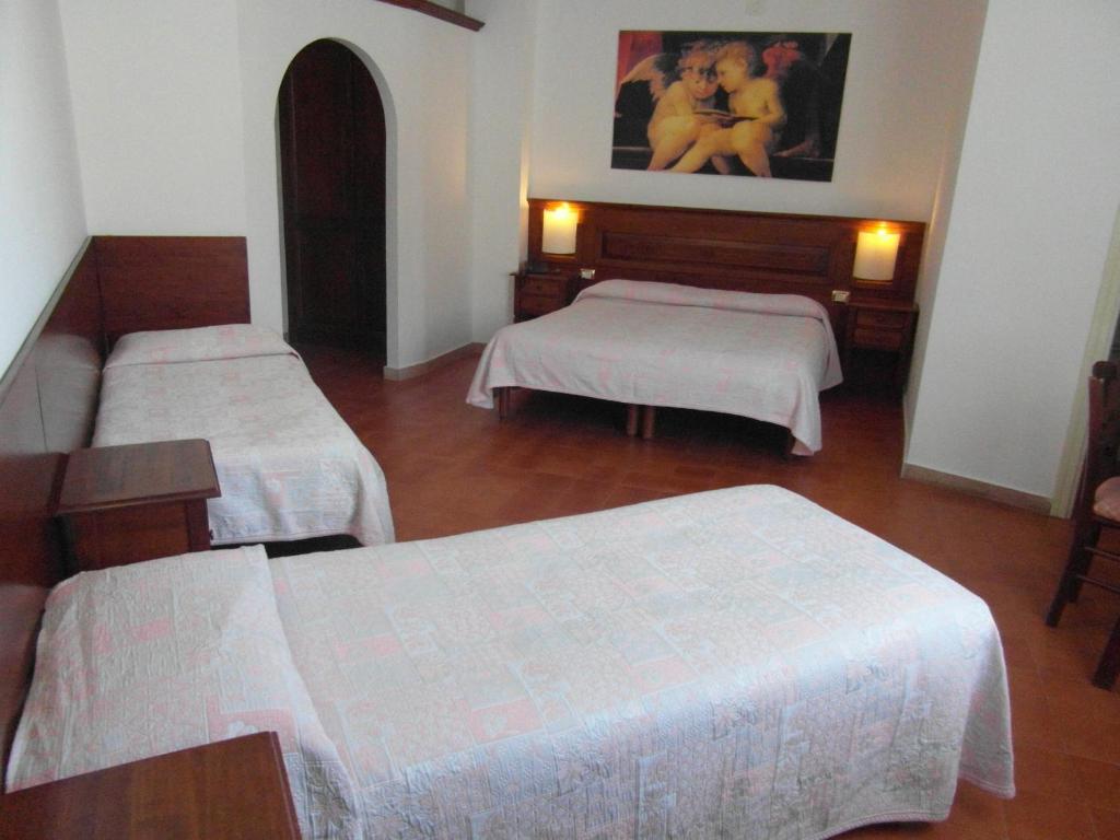 Postel nebo postele na pokoji v ubytování Albergo Del Sole