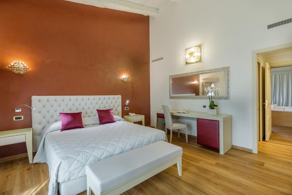 Postel nebo postele na pokoji v ubytování Hotel Sa Cheya Relais & Spa