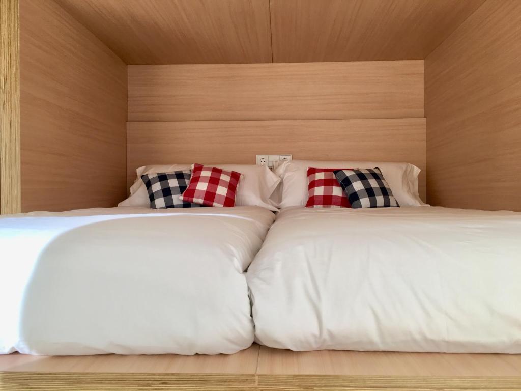 Postel nebo postele na pokoji v ubytování Inside Bilbao Apartments