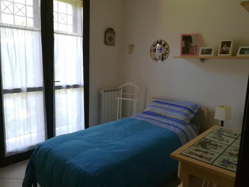 En eller flere senger på et rom på casa di amici
